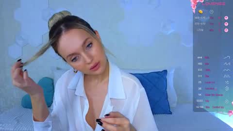 Lana online show from December 22, 2025, 3:25 am