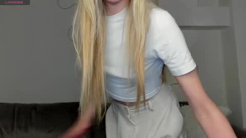 lynnadream_ online show from June 5, 2026, 6:52 am