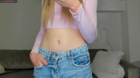 lynnadream_ online show from June 9, 2026, 2:45 am