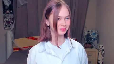 Cozy Lynns room online show from November 17, 2025, 8:42 am