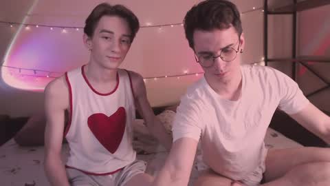 Snapshot of lyonfilm chatting on January 4, 2025, 5:37 pm KennyEliot online show from January 4, 2025, 5:37 pm