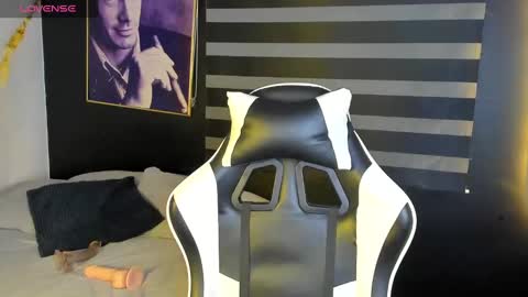 lyralux10 online show from September 14, 2025, 4:55 am