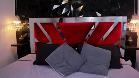 Lysa  online show from April 5, 2026, 1:52 pm