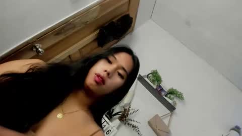 Janelovesu online show from May 15, 2026, 11:01 pm