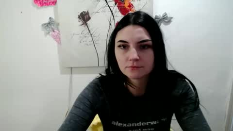 Snapshot of m_i_k_i_ chatting on February 17, 2026, 10:45 am m_i_k_i_ online show from February 17, 2026, 10:45 am