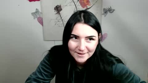 Snapshot of m_i_k_i_ chatting on February 25, 2026, 10:14 am m_i_k_i_ online show from February 25, 2026, 10:14 am