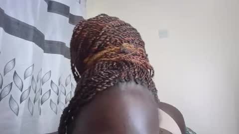 ma_couchie online show from May 5, 2026, 9:23 pm