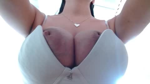 maaddy_thompson online show from October 24, 2025, 7:54 pm