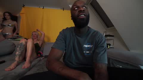 Mac Troy online show from December 5, 2024, 8:11 pm