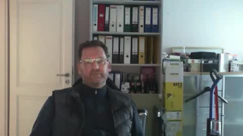 macfly67 online show from October 27, 2025, 3:38 pm