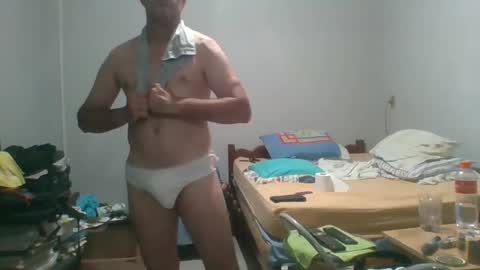 MACHOLIVRE online show from January 1, 2025, 11:40 pm