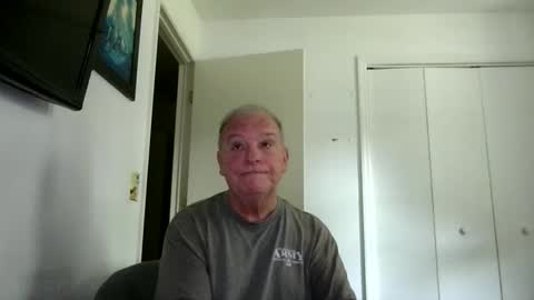 mackdocc001 online show from April 18, 2026, 7:07 pm