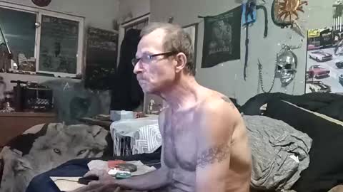 mackdog1369 online show from March 19, 2026, 3:27 pm