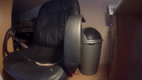 Snapshot of mackenss20 chatting on November 11, 2025, 11:21 am Makan online show from November 11, 2025, 11:21 am