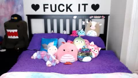 Mackenzie Wolfe online show from November 27, 2025, 2:57 am