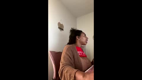 madam_glam online show from March 4, 2026, 3:40 pm