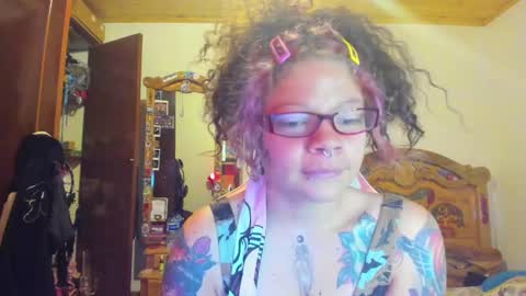 Snapshot of madam_sativa chatting on February 8, 2025, 5:08 pm di online show from February 8, 2025, 5:08 pm