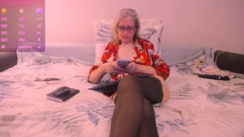 Snapshot of madamesquirttatti chatting on April 30, 2026, 8:57 pm MadameSquirtTatti online show from April 30, 2026, 8:57 pm
