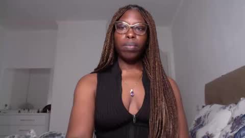 Snapshot of madamindigo chatting on February 17, 2025, 7:10 pm YourMadamIndigo online show from February 17, 2025, 7:10 pm