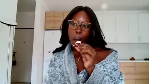 Snapshot of madamindigo chatting on September 10, 2025, 4:07 pm YourMadamIndigo online show from September 10, 2025, 4:07 pm