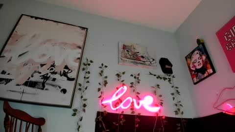 Snapshot of maddi_avalon chatting on February 26, 2025, 12:47 pm Maddi Avalon online show from February 26, 2025, 12:47 pm