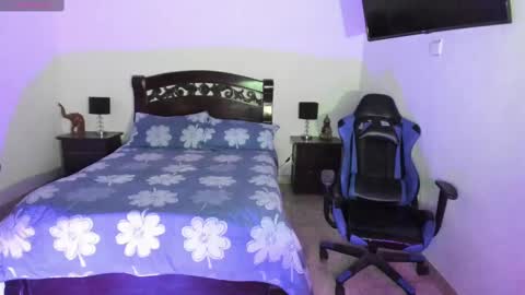 Snapshot of maddie_foxx chatting on January 19, 2025, 3:08 am Maddie online show from January 19, 2025, 3:08 am