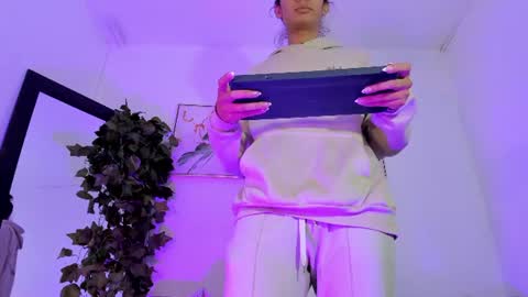 Maddie Ray online show from June 8, 2026, 12:05 pm