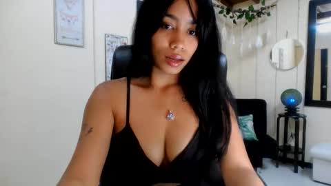 maddie_thompsonn online show from October 24, 2025, 4:42 am