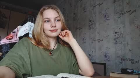 Snapshot of maddiecager chatting on March 1, 2026, 7:21 am Emma online show from March 1, 2026, 7:21 am