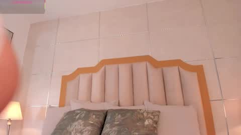 Snapshot of maddieparker chatting on November 18, 2025, 11:15 pm online show from November 18, 2025, 11:15 pm