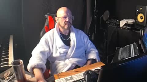maddox840 online show from May 8, 2026, 7:57 am