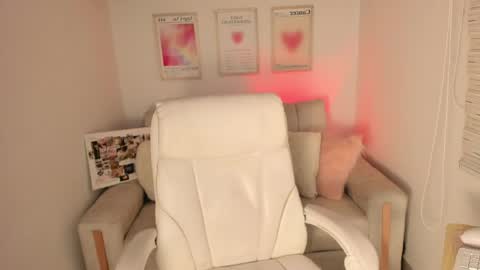 Maddy online show from April 21, 2026, 1:42 am