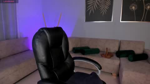 Maddy Owens online show from October 16, 2025, 10:49 am