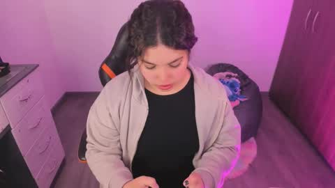 madelaine_taylor online show from October 16, 2025, 12:17 pm