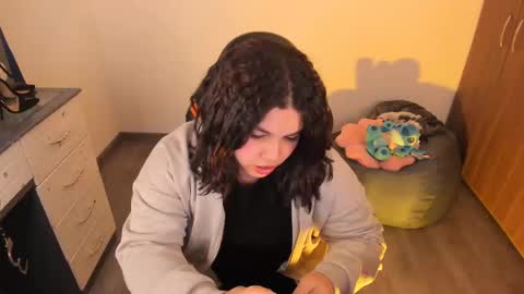 madelaine_taylor online show from October 17, 2025, 4:15 am