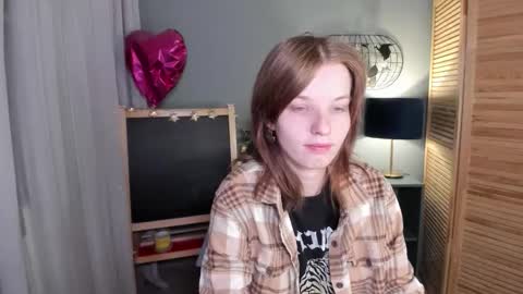 Snapshot of madelaines chatting on October 17, 2025, 11:24 am madelaines online show from October 17, 2025, 11:24 am