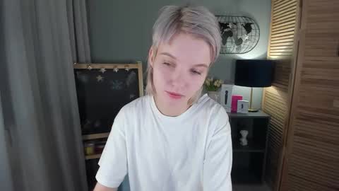 Snapshot of madelaines chatting on January 14, 2026, 10:54 am madelaines online show from January 14, 2026, 10:54 am