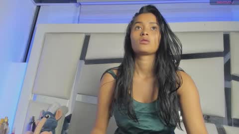madeline_js online show from September 25, 2025, 4:05 am