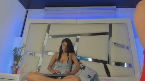madeline_js online show from October 4, 2025, 3:59 am