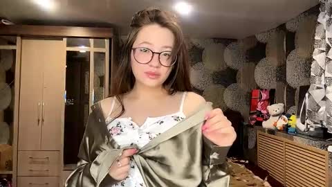 Snapshot of madelinemaylove chatting on March 12, 2026, 6:25 pm Yoko online show from March 12, 2026, 6:25 pm