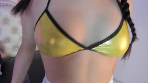 madhison_5 online show from October 26, 2025, 8:26 pm