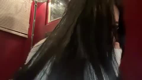 Snapshot of madibaby999 chatting on December 7, 2024, 4:20 am madibaby999 online show from December 7, 2024, 4:20 am