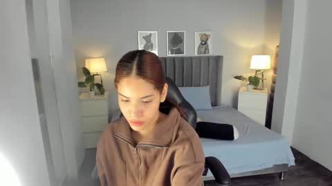 Madie  online show from October 19, 2025, 11:22 am