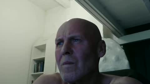 madio1187940 online show from January 11, 2025, 5:29 pm