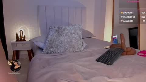 Valentina   1030   530  -  online show from January 5, 2025, 5:41 am