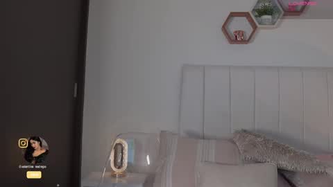 Valentina   1030   530  -  online show from October 10, 2025, 4:33 am