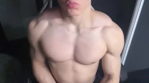 madisonboy2 online show from November 5, 2025, 10:21 pm