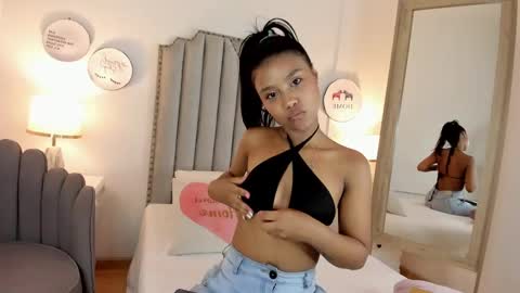 madisongomez16 online show from February 3, 2025, 3:31 am