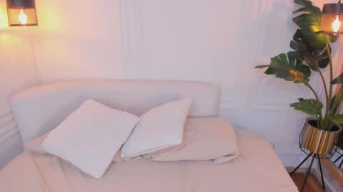 Snapshot of madissonmoore5 chatting on September 23, 2025, 12:30 pm madissonmoore5 online show from September 23, 2025, 12:30 pm