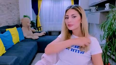 Madye Roberts online show from September 23, 2025, 10:57 pm